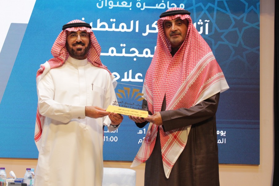 كليات الشرق العربي تنظم محاضرة بعنوان «آثار الفكر المتطرف على المجتمع وسبل علاجها»