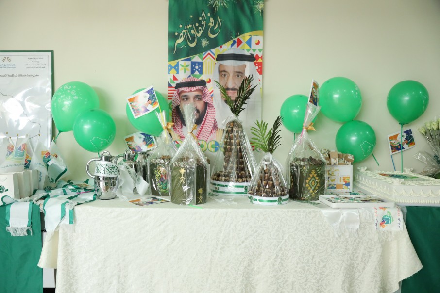 قسم الطالبات بكليات الشرق العربي يحتفل باليوم الوطني