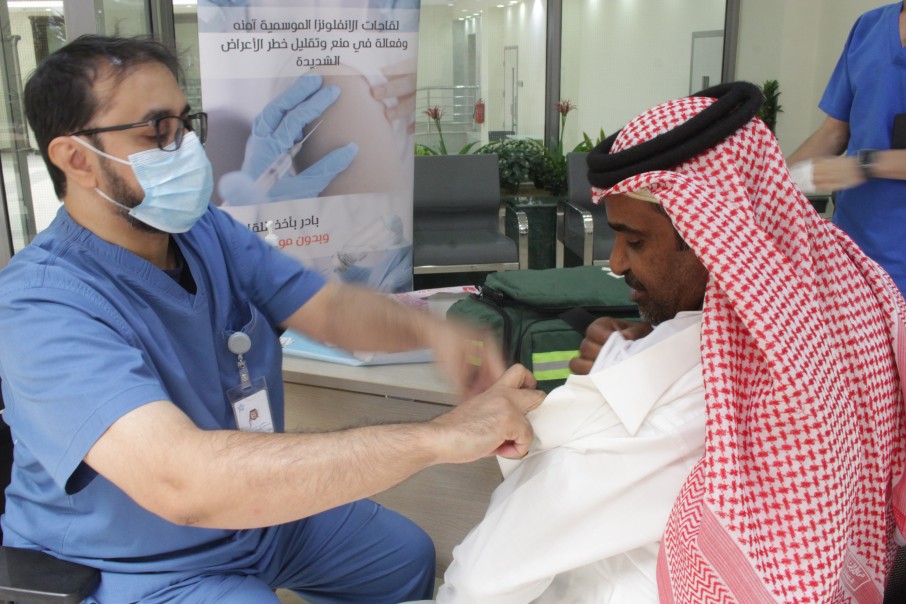 بالتعاون مع التجمع الصحي الثالث كليات الشرق العربي تختتم حملة التطعيم ضد الإنفلونزا الموسمية