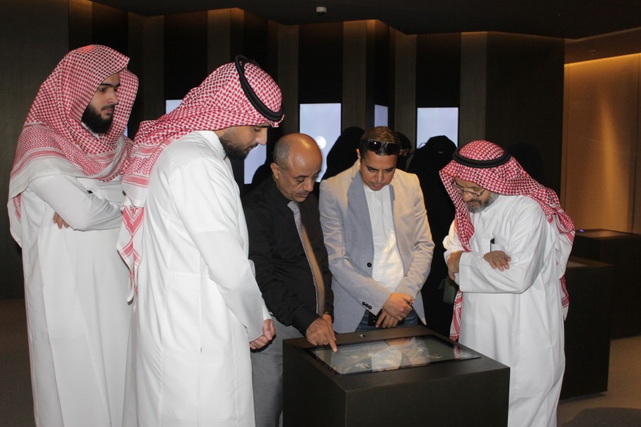 كليات الشرق العربي في زيارة لمركز الملك عبد العزيز للتواصل الحضاري