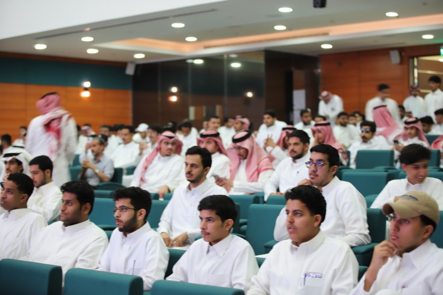 د. الفوزان يؤكد من كليات الشرق العربي: التسامح أساس الازدهار والاستقرار