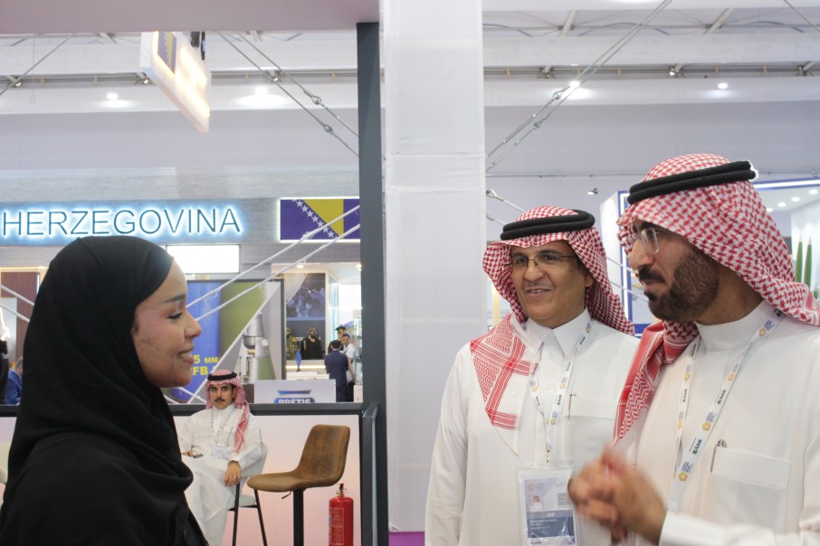 كليات الشرق العربي تختتم مشاركتها في معرض الدفاع العالمي وتعزز شراكاتها في القطاع العسكري