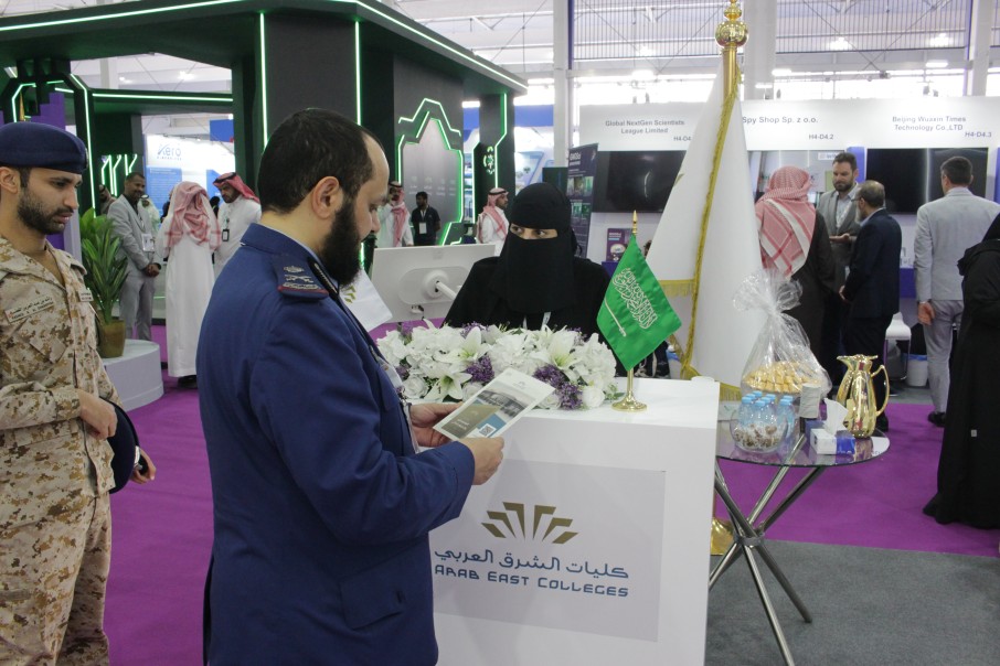 كليات الشرق العربي تختتم مشاركتها في معرض الدفاع العالمي وتعزز شراكاتها في القطاع العسكري