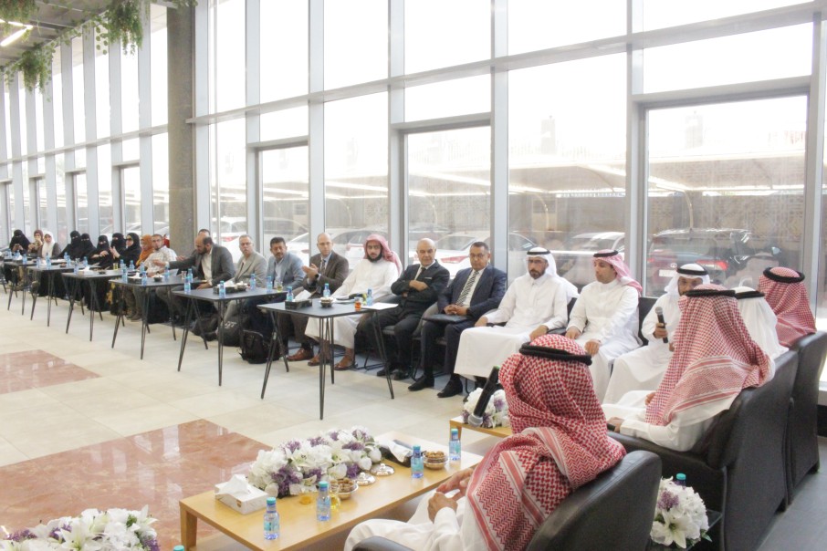 المشرف العام يلتقي أعضاء هيئة التدريس ويرحب بالمنضمين الجدد