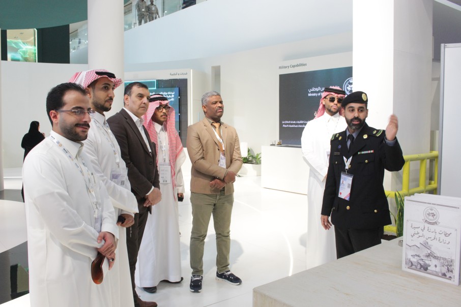 كليات الشرق العربي تختتم مشاركتها في معرض الدفاع العالمي وتعزز شراكاتها في القطاع العسكري