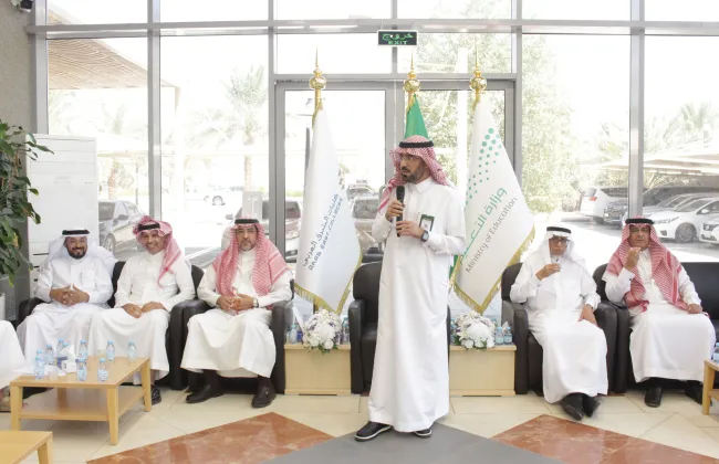 نائب رئيس مجلس الأمناء يلتقي أعضاء هيئة التدريس