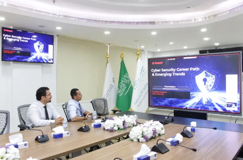 قسم الحاسب بكليات الشرق العربي ينظم ورشة عمل حول بناء المسار المهني في الأمن السيبراني